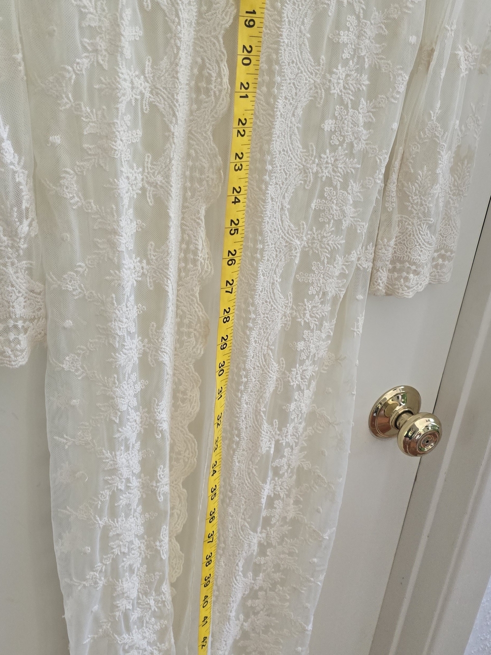 Main Strip Ivory Lace Sheer Robe - Picture 3 of 9